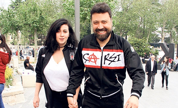 Fenerbahçe'ye destek veren Bülent Emrah Parlak'tan Beşiktaş'a gönderme!