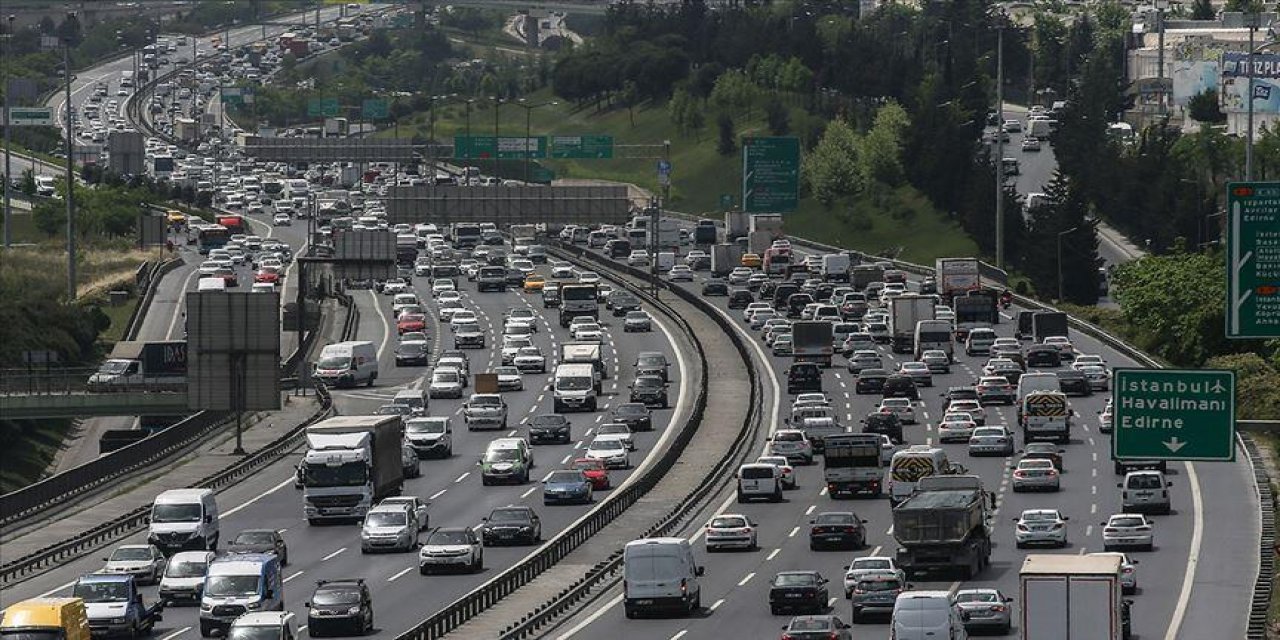 Yasaksız hafta sonu: İstanbul'da trafik yoğunluğu yüzde 70'i aştı