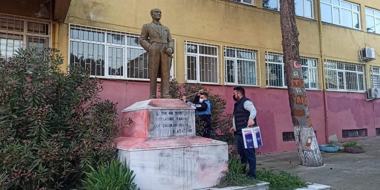 Atatürk heykeline saldıran şüpheli tespit edildi