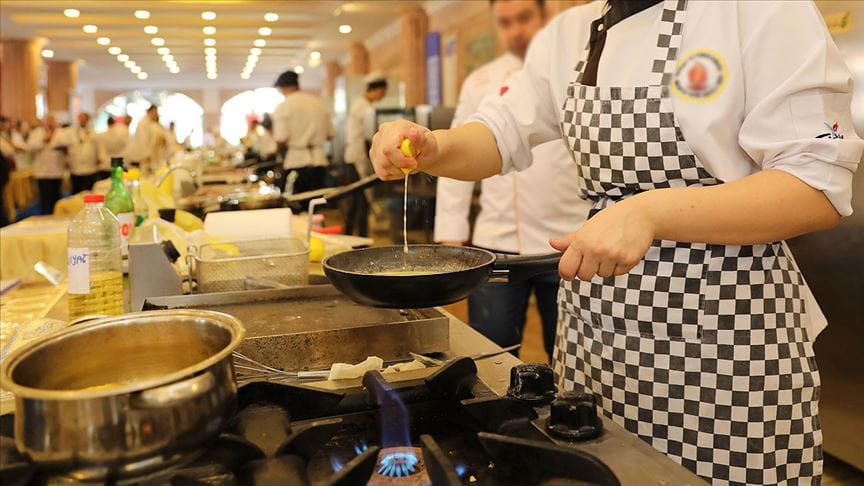 Kamu işçilerinin günlük yemek yardımı arttı