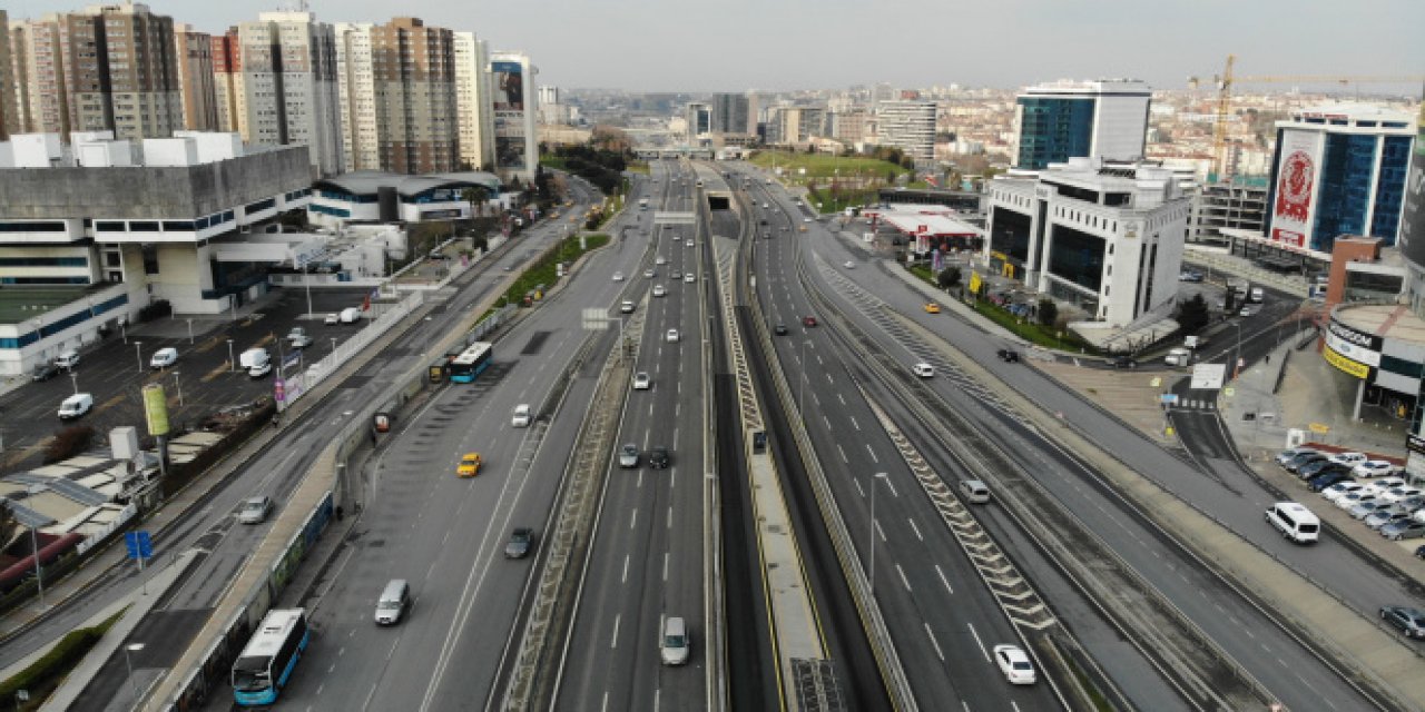 Hafta sonu kısıtlamasıyla İstanbul yolları boş kaldı