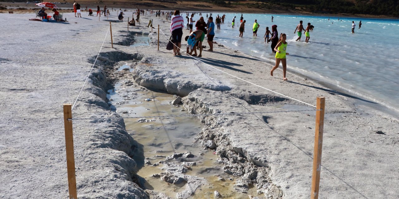 Salda Gölü'nde çamur banyosu yasaklandı: Doğa kendini yenilemeye başladı