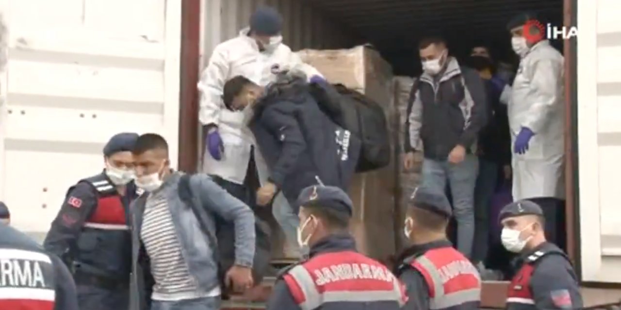 İzmir'de bisküvi yüklü TIR'da 91 göçmen yakalandı