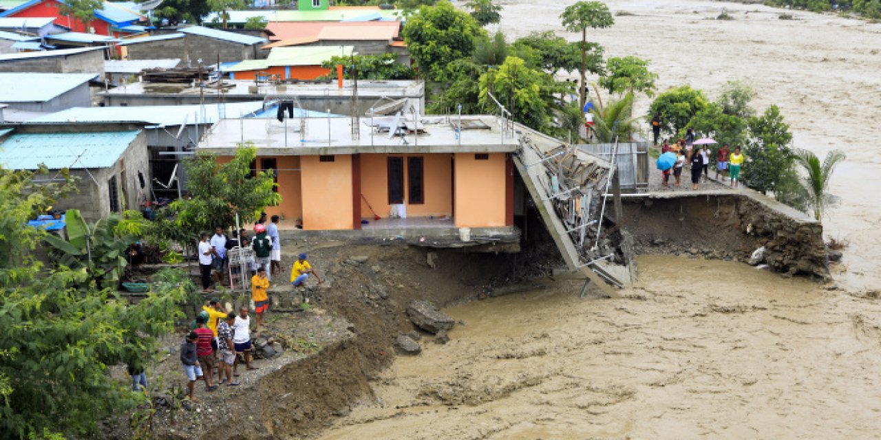 Endonezya'daki sel ve heyelan felaketinde can kaybı artıyor