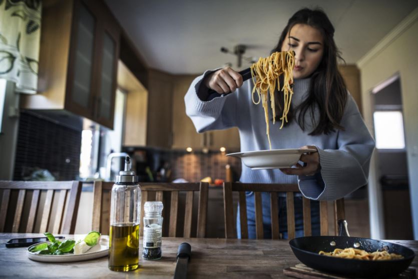 Türk kızı Ayla İsveç'teki "Masterchef"te ikinci oldu