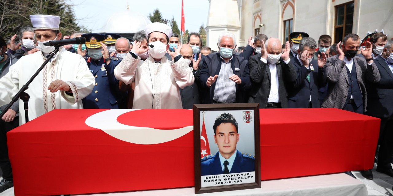 Şehit Pilot Yüzbaşı Burak Gençcelep toprağa verildi