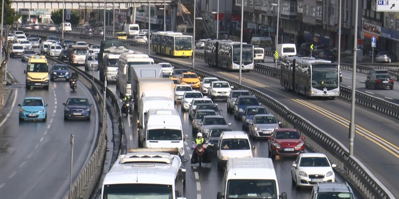 İstanbul'da kısıtlama öncesi trafik yoğunluğu