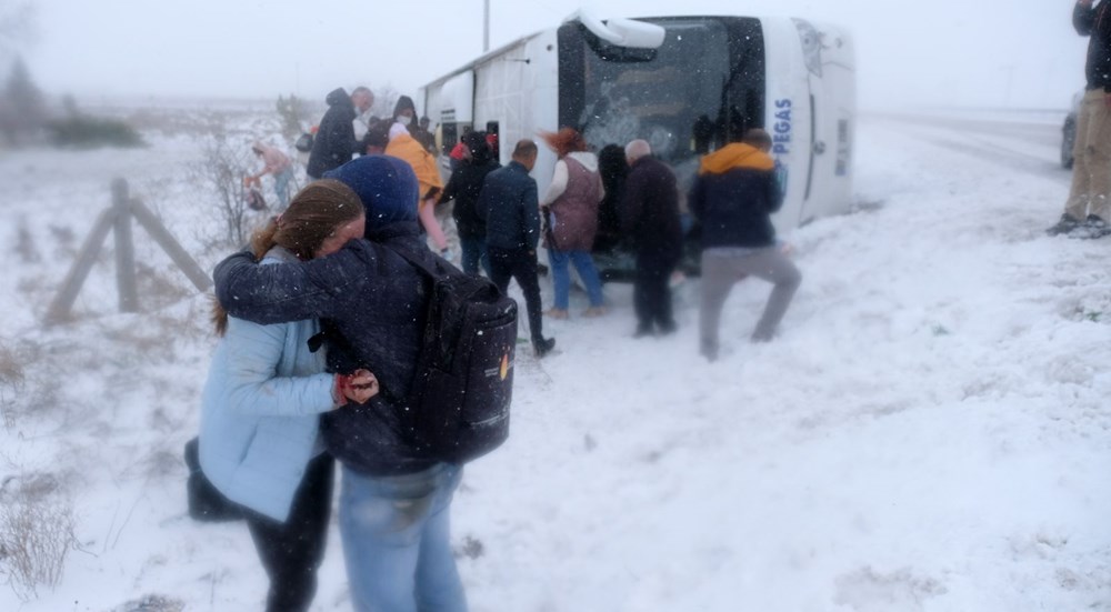 Konya'da 2 tur otobüsü devrildi: 1 Rus turist öldü, 29 yaralı