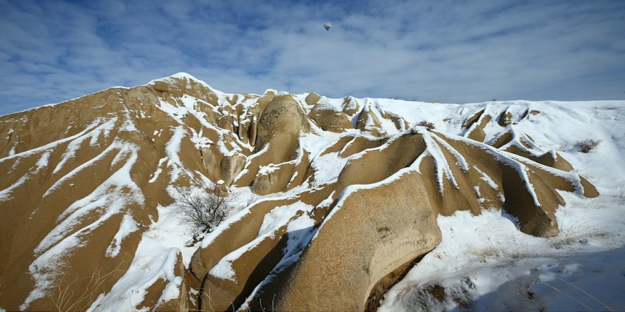 Kapadokya'ya İlkbaharda kar yağdı
