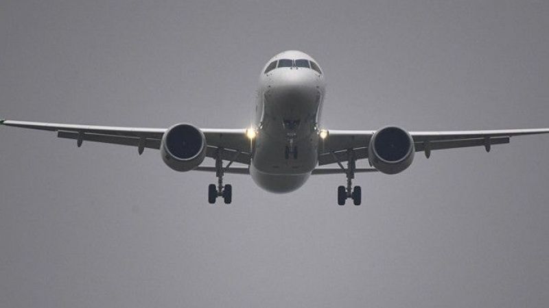 Çin'e giden uçaktaki 53 yolcunun Covid-19 testi pozitif çıktı