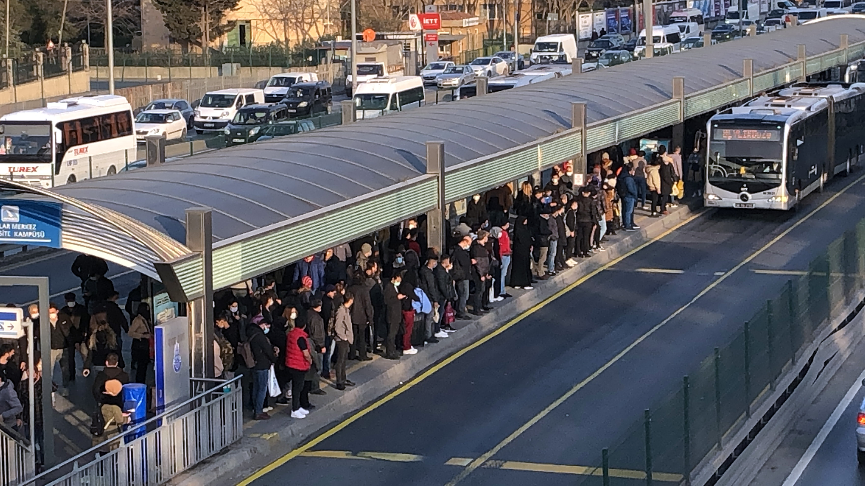 Bilim Kurulu Üyesi Yavuz: Toplu taşımadaki kalabalıkların azaltılması gerekiyor