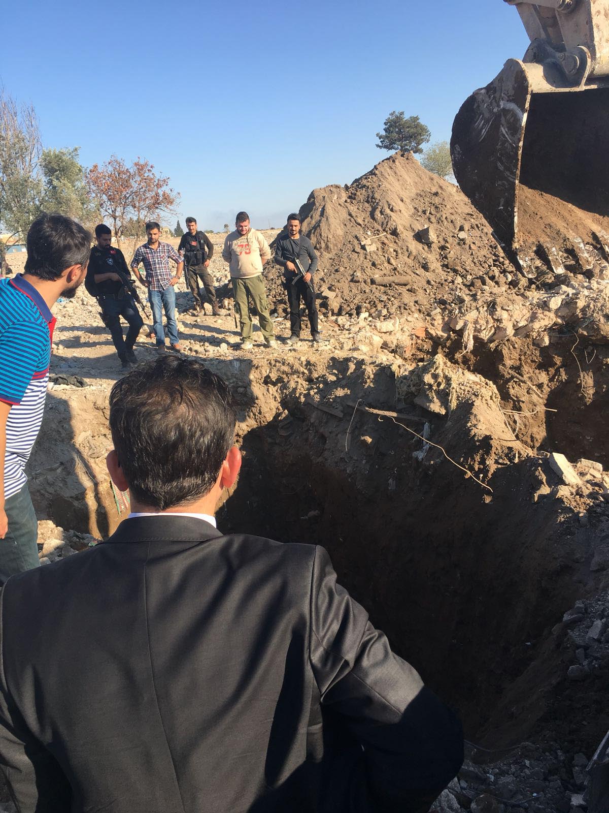 Türkiye sınırında Suriye'ye uzanan tünel bulundu