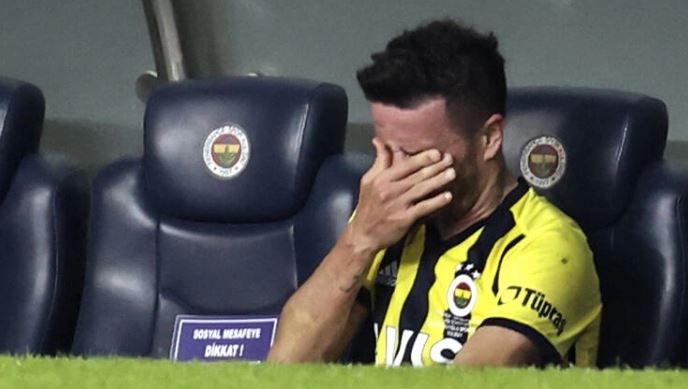 Gökhan Gönül'den Fenerbahçe'ye kötü haber!