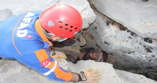 Üç gündür kayıp olan kadın kayalıkların arasında bulundu