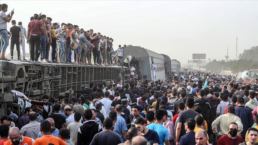 Mısır'da feci tren kazası: 8 ölü 100'den fazla yaralı