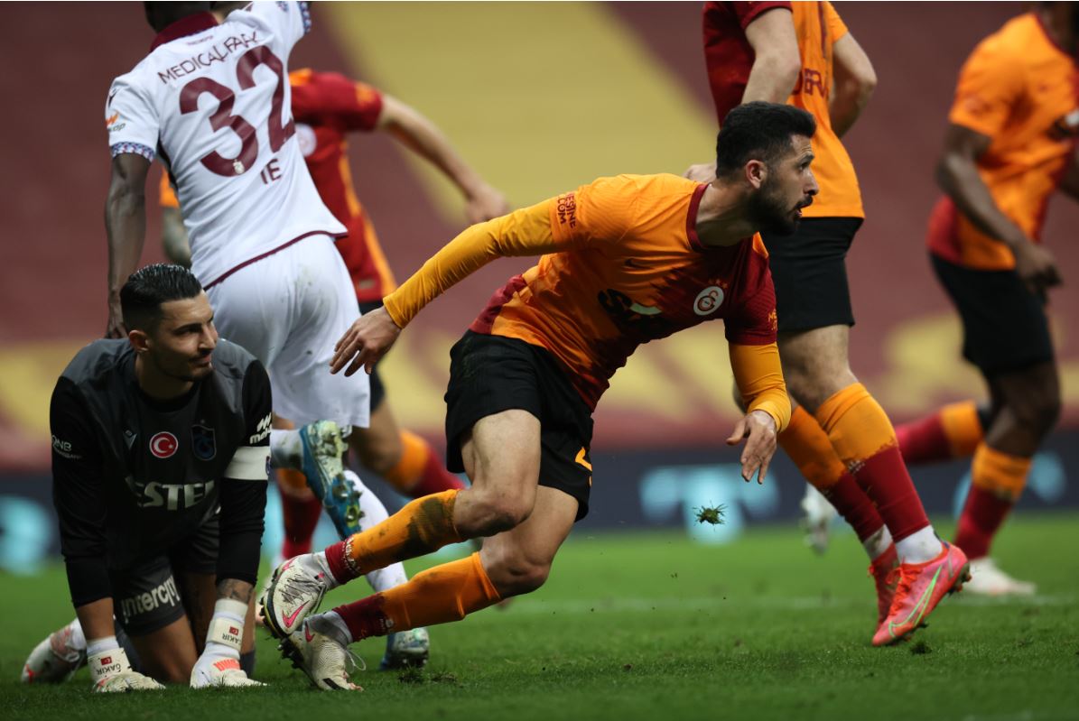 Galatasaray, Trabzon karşısında 1 puanı zor kurtardı!
