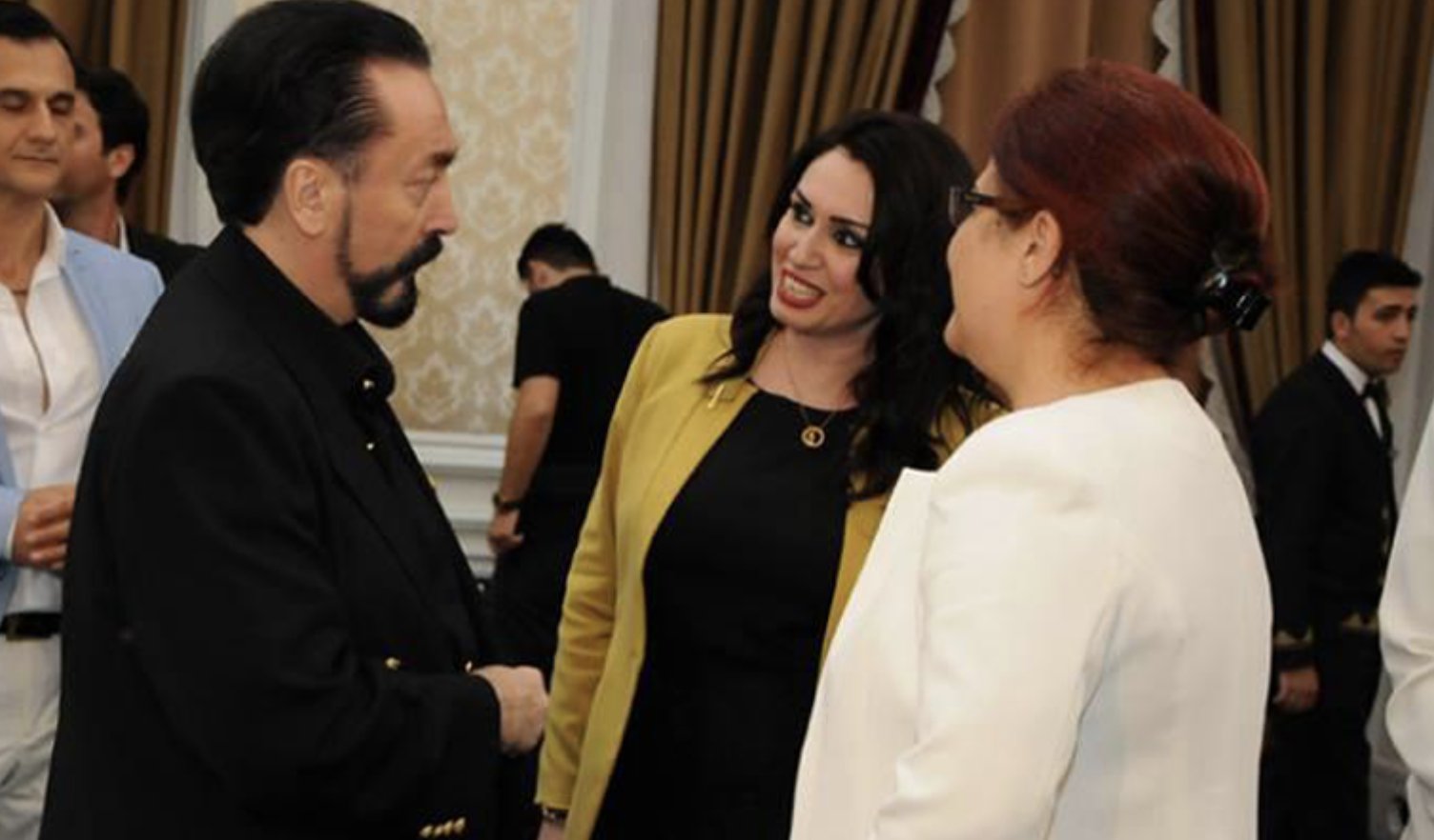 Aile Bakanı Derya Yanık, Adnan Oktar'ın davetine katılmış