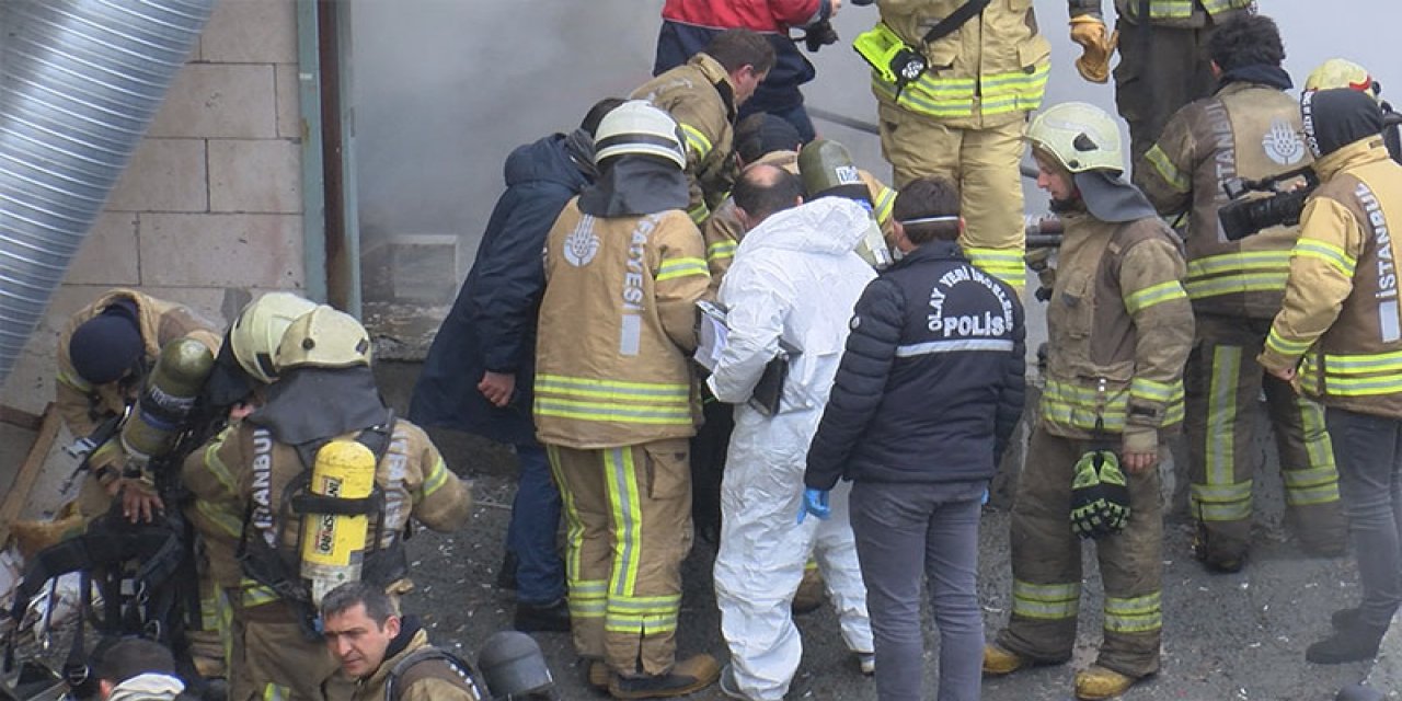 Arnavutköy'de hırdavat deposunda yangın: 4 kişi yaşamını yitirdi