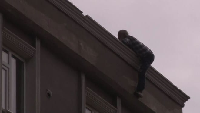 İstanbul'da yangında can pazarı: Kurtulmak için altıncı kattan atladı