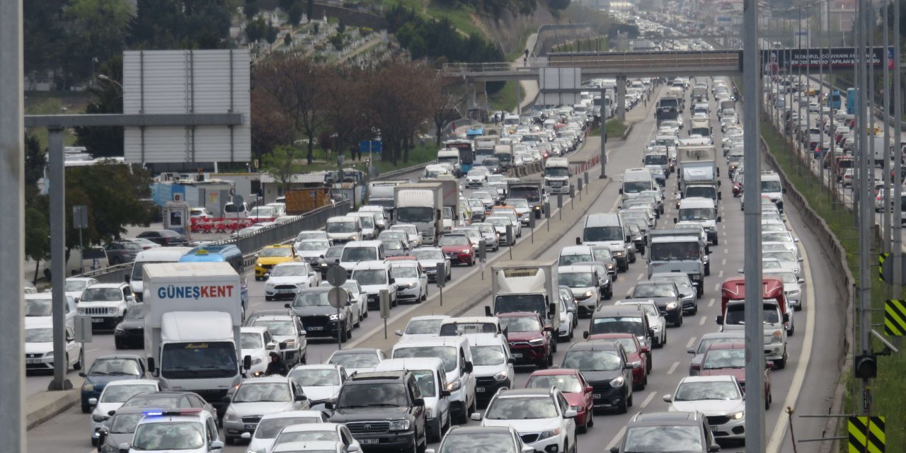 Tam kapanma öncesi İstanbul kilit: Trafik yoğunluğu yüzde 80'i aştı