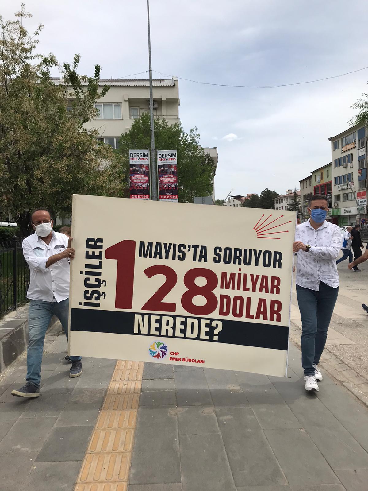 Tunceli'de 1 Mayıs erken kutlandı: Polis '128 Milyar dolar nerede?' pankartına el koydu