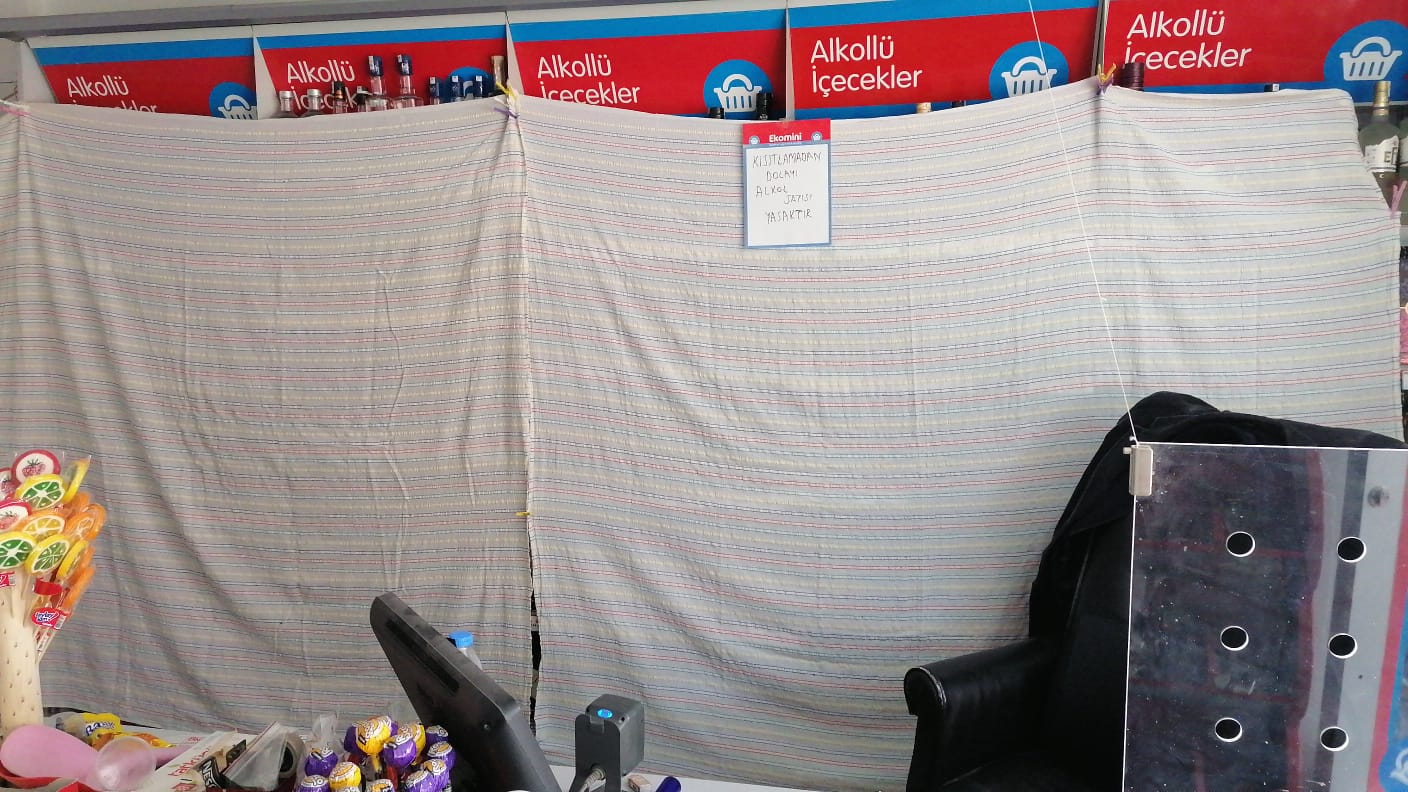 Tokat'ta tekel işletmecilerine baskı: İçki reyonuna çarşaf asın