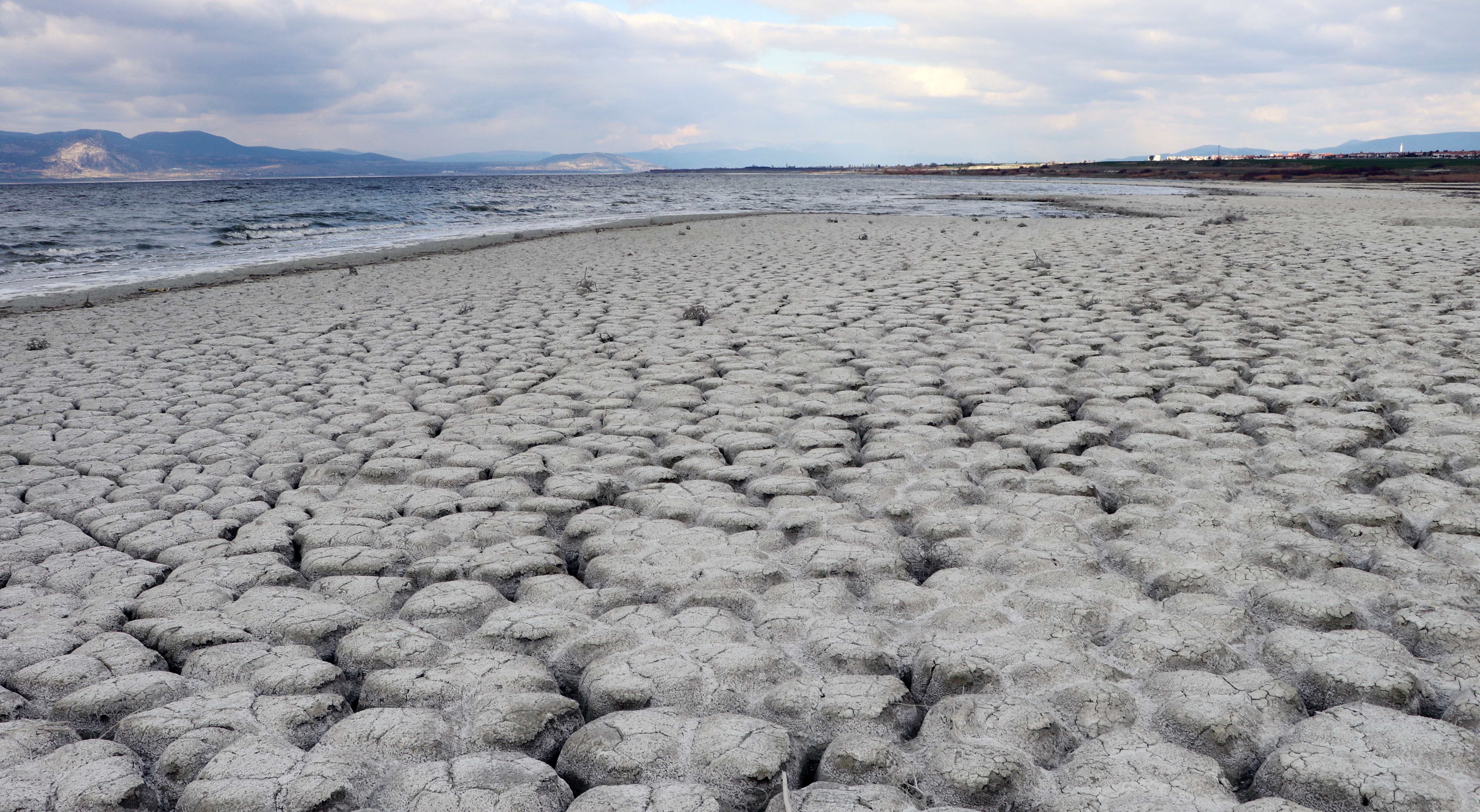Burdur Gölü 2 bin ton tozla ölüm saçıyor
