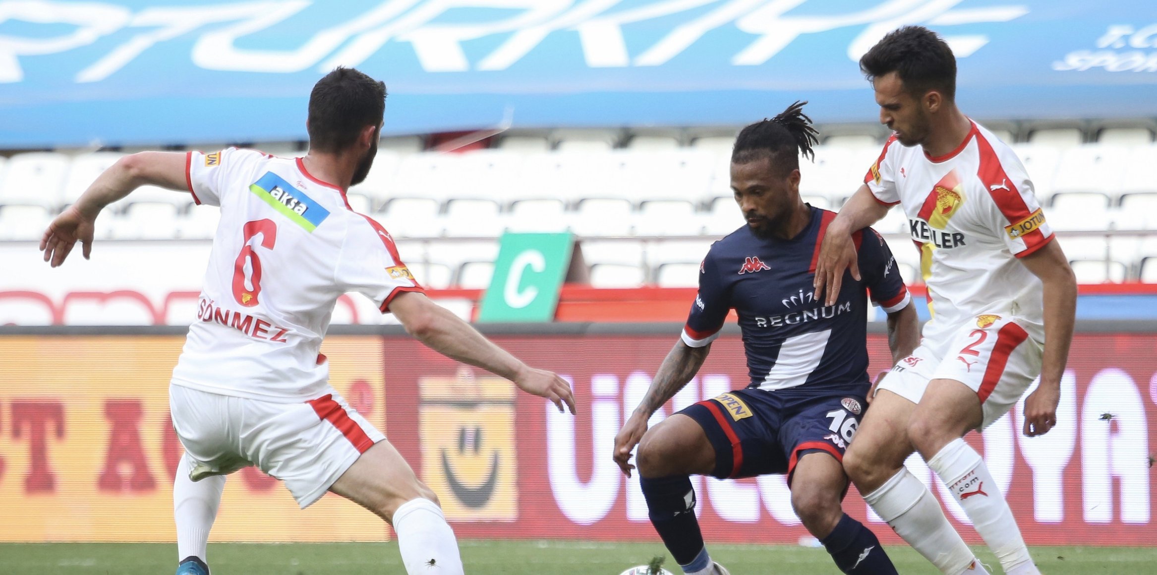 Antalya'da 3 puan Göztepe'nin