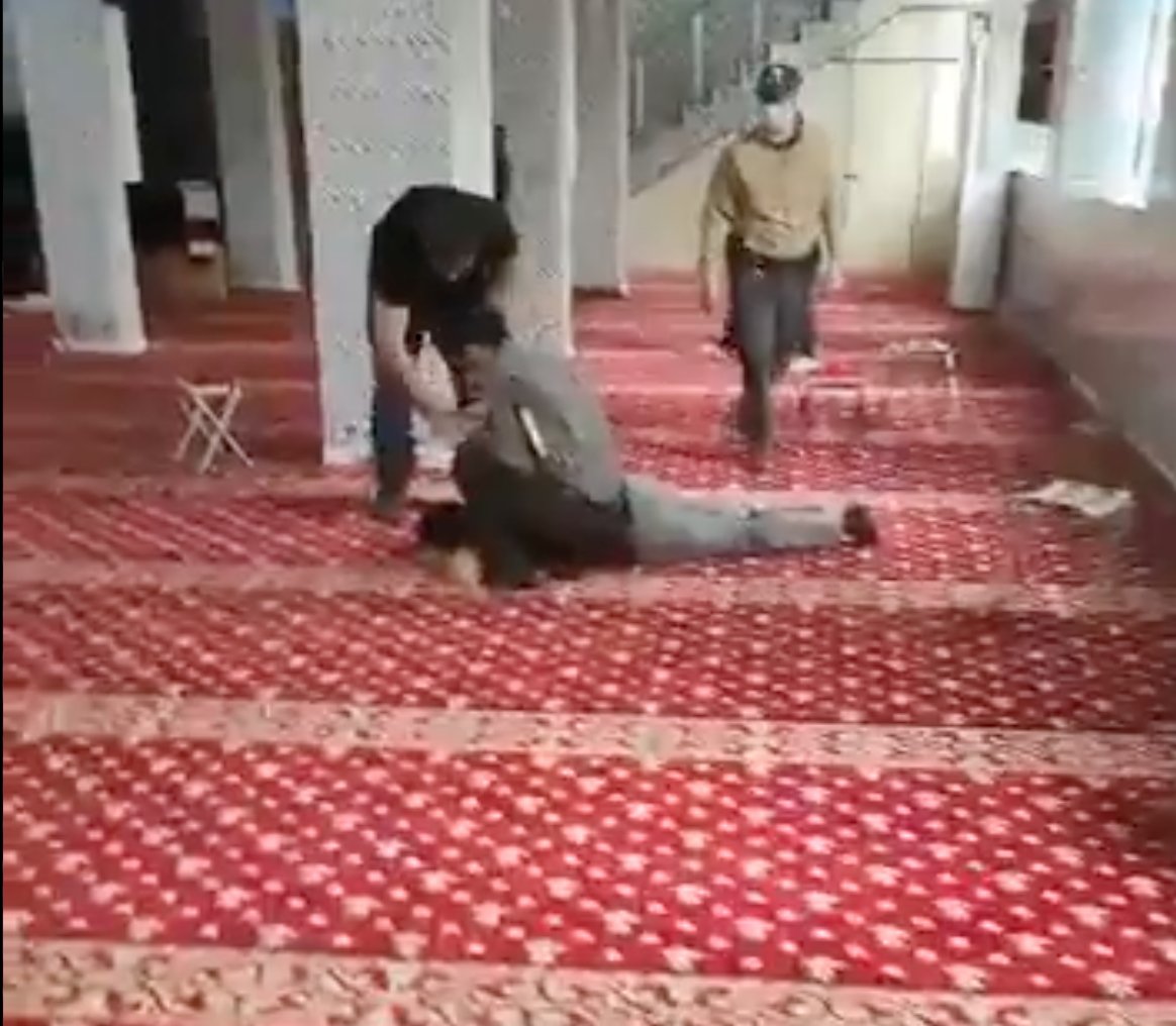 Furkan Vakfı üyelerine camide müdahale