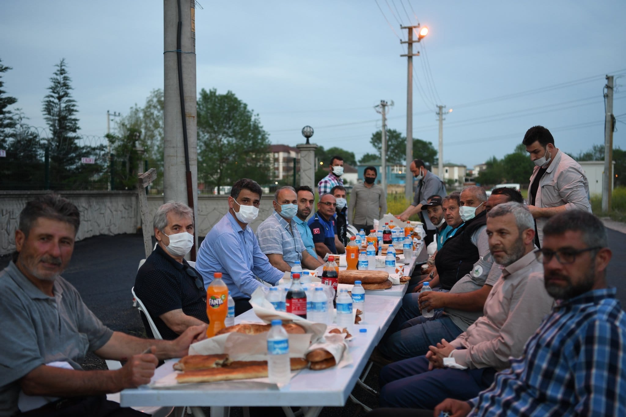 AKP’li başkan genelgeye uymadı, toplu iftar yaptı