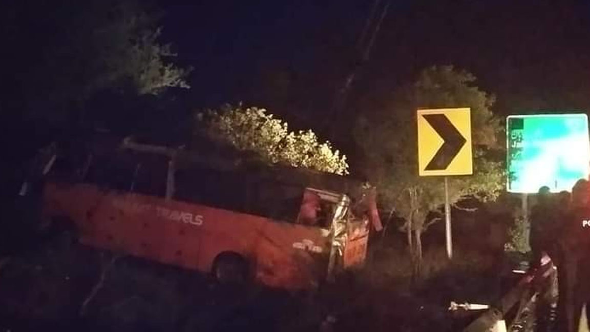 Otobüs devrildi: 15 ölü, 20 yaralı