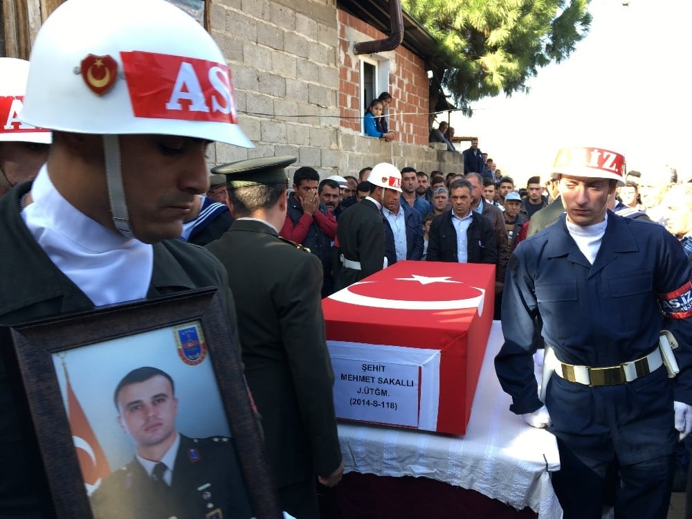 Van'da şehit düşen Üsteğmen Mehmet Sakallı son yolculuğuna uğurlandı