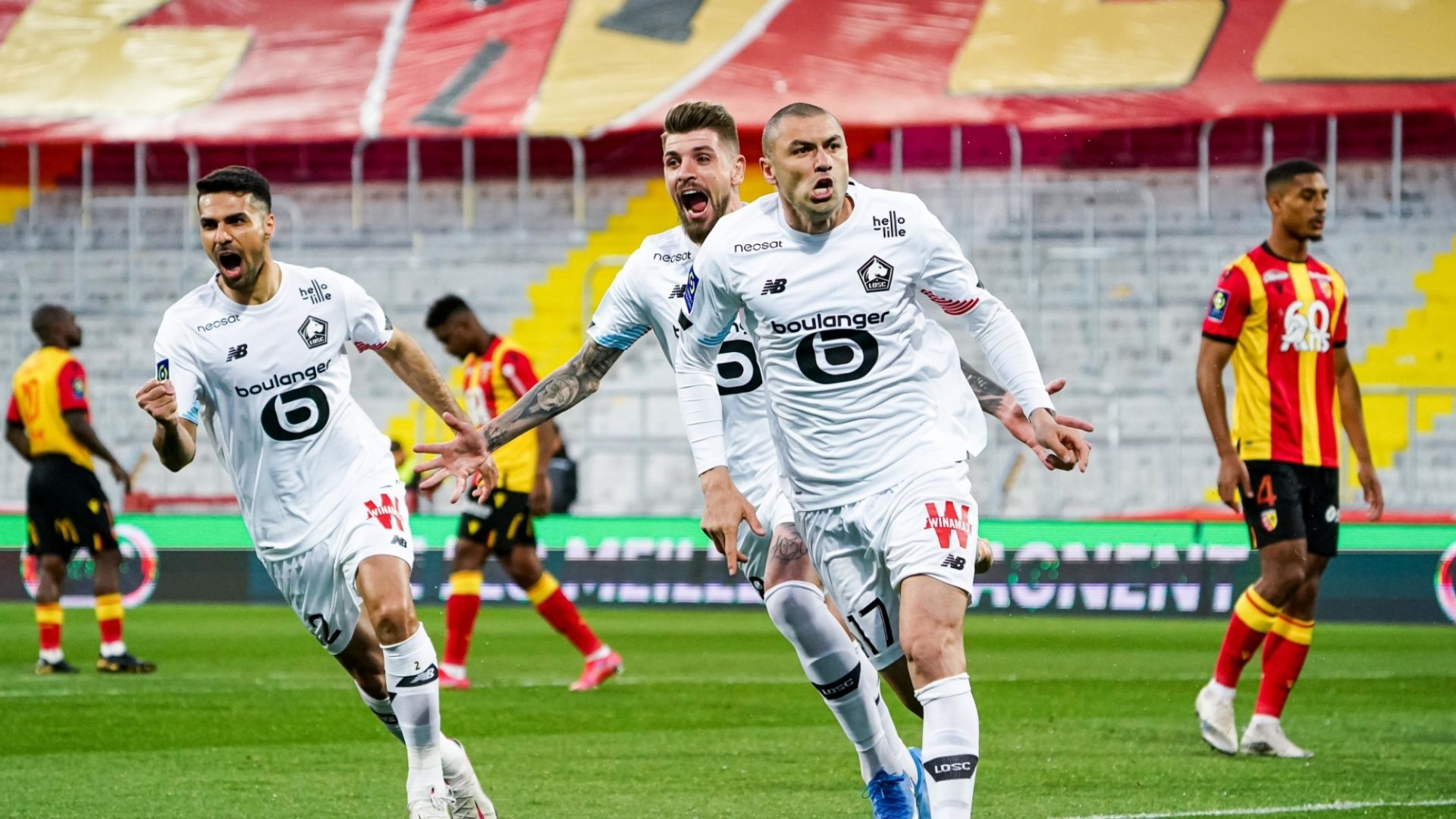 Biri Burak Yılmaz'ı durdursun! İlk yarıda 2 gol...