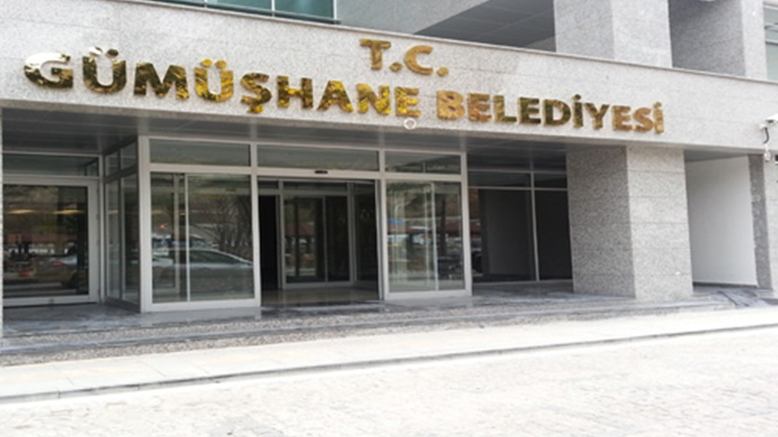 AKP'li belediye borcu olanı esnafı icraya verdi