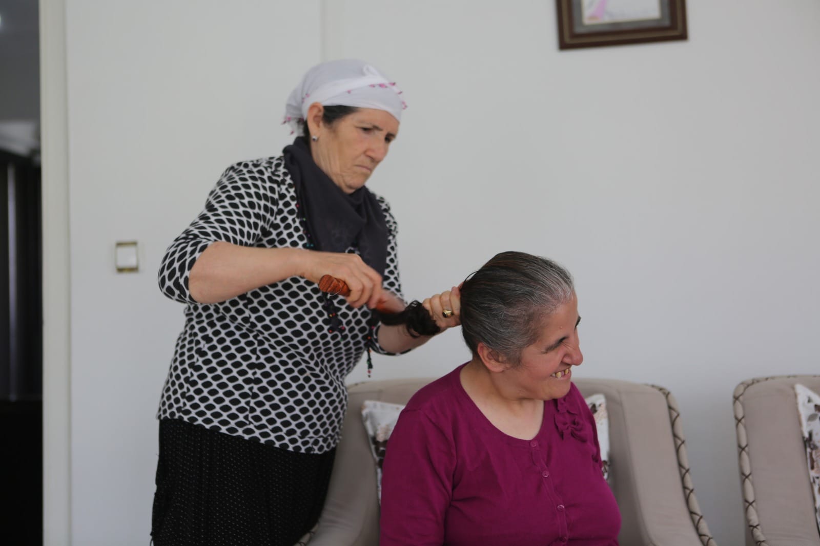 Hani Anne 45 yıldır 4 engelli çocuğuna tek başına bakıyor