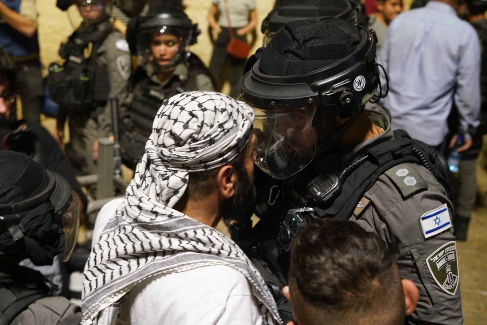 İsrail polisi, protestoculara biber gazıyla müdahaleye başladı