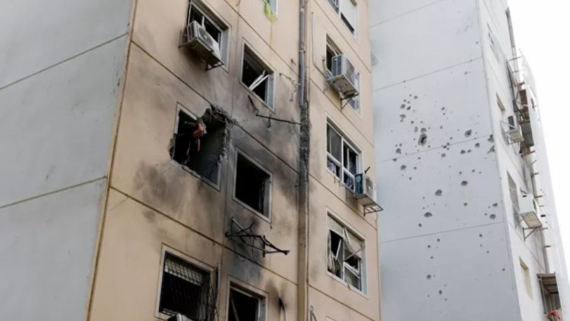 İsrail, Gazze'de sivillere ait binayı vurdu