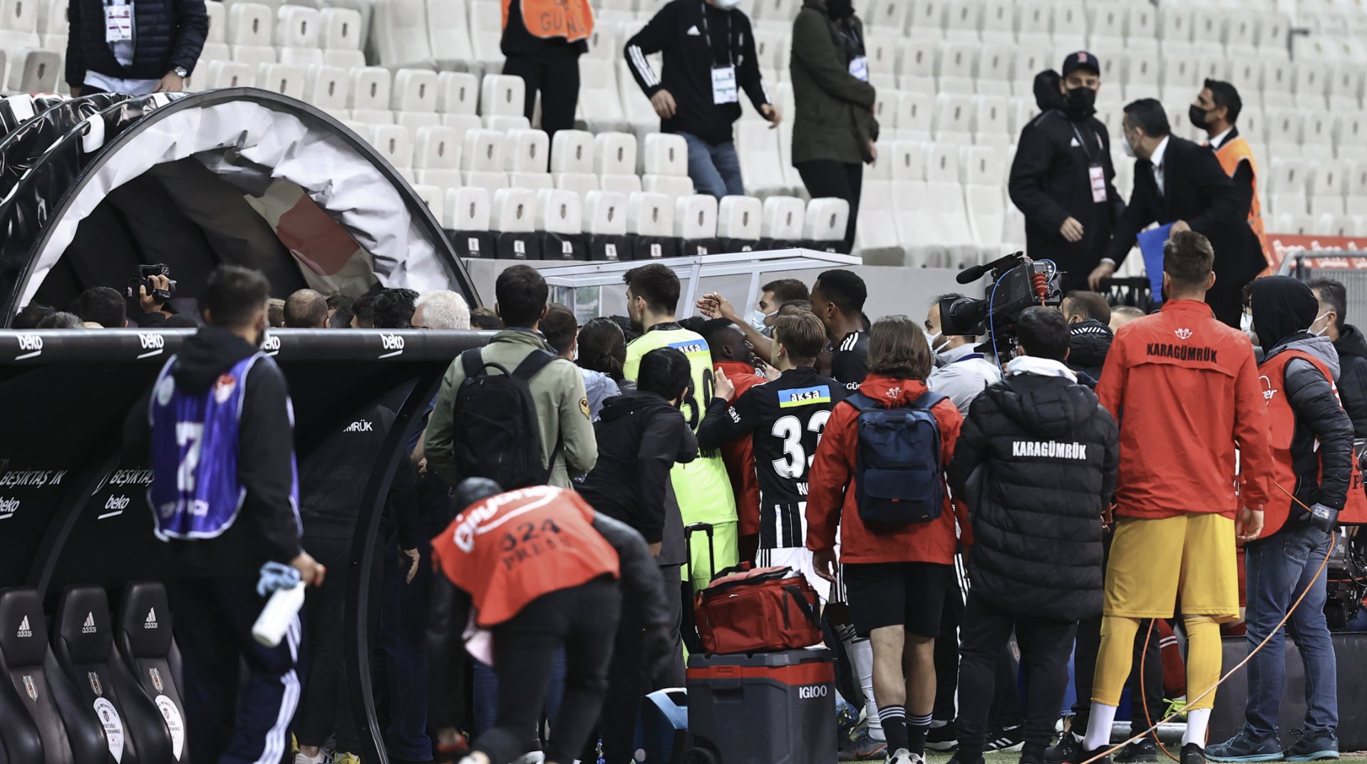 Beşiktaş-Karagümrük maçından sonra kavga ve gözyaşı...