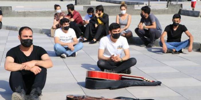 Şanlıurfa'da müzisyenlerden sessiz eylem