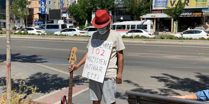 İntihar eden müzisyenler için eylem yapan müzisyene gözaltı!