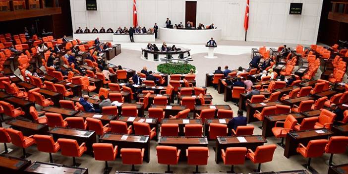 18 yaşından küçüklerin BES'e dahil edilmesini içeren teklif kabul edildi