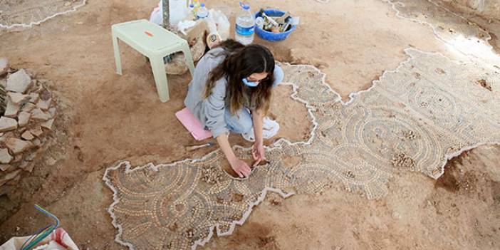 Tarihi camideki restorasyon çalışmalarında Roma dönemine ait mozaik bulundu