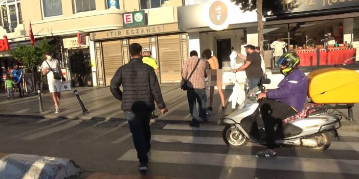 Turist kadın Taksim Meydanı'nda soyundu