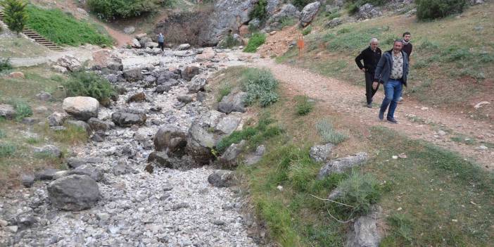 400 bin dekarlık alanın sulanmasını sağlayan İvriz Çayı bu yıl akmadı