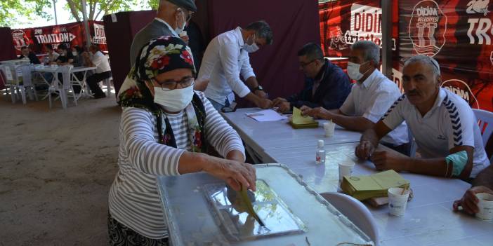 Muhtarlık amcandan yeğene geçti