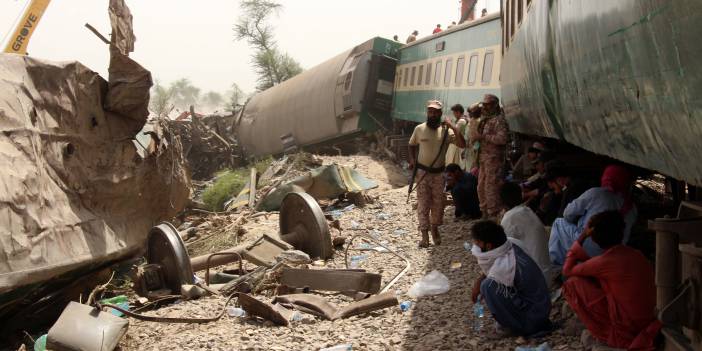 Pakistan’daki tren kazasında ölenlerin sayısı 62'ye yükseldi