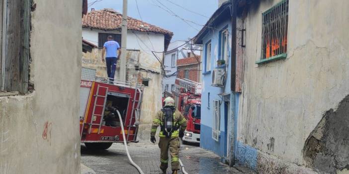 Edremit’te mahalleyi yanmaktan itfaiye ekipleri kurtardı