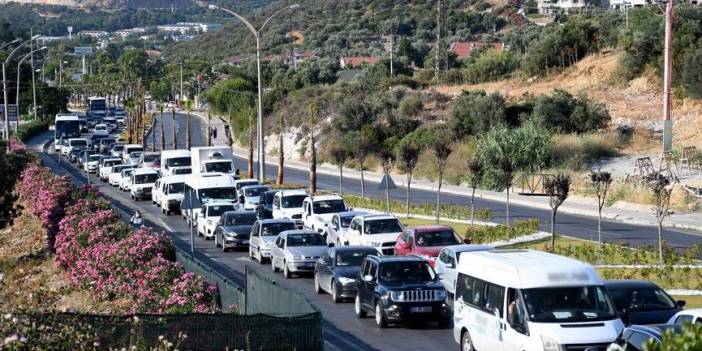 Bir günde 10 binden fazla araç ilçeye giriş yaptı