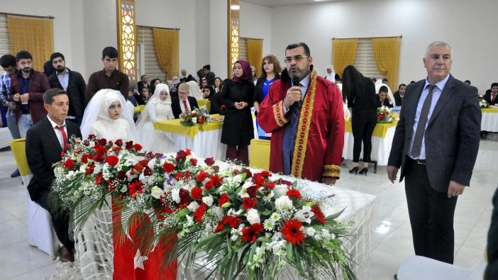 Müftülere nikah kıyma yetkisinin ardından bir müftü ilk kez resmi nikah kıydı