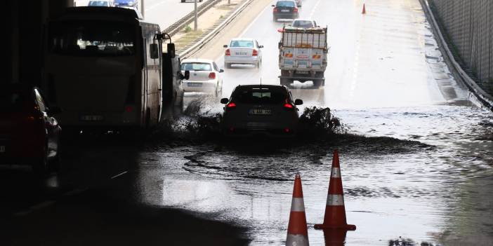 Yağmur sonrası alt geçitte biriken sular 20 saattir tahliye ediliyor